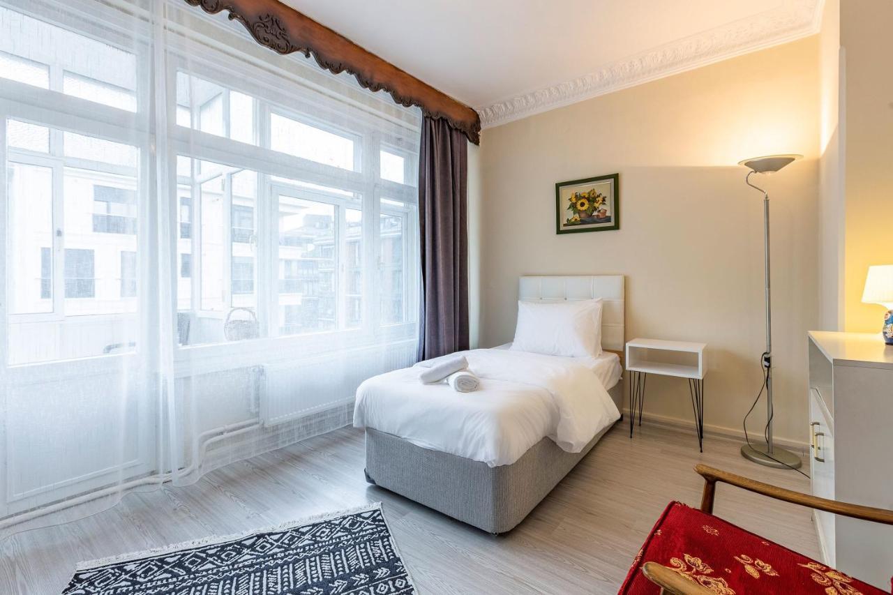 Charming Apartment Surrounded By Vibrant Attractions In Kadikoy イスタンブール エクステリア 写真
