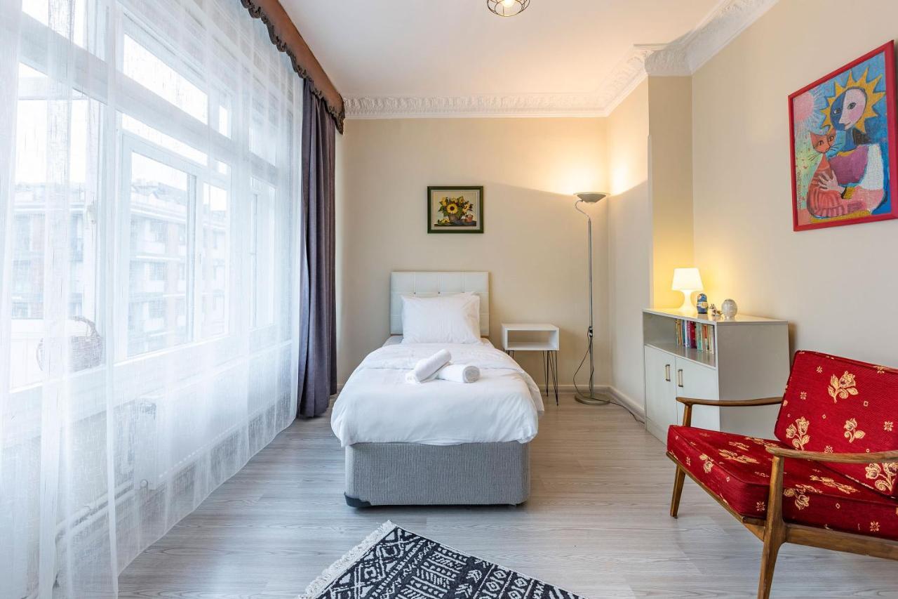 Charming Apartment Surrounded By Vibrant Attractions In Kadikoy イスタンブール エクステリア 写真